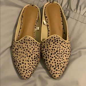 Universal Thread Leopard Dot Mule Size 7